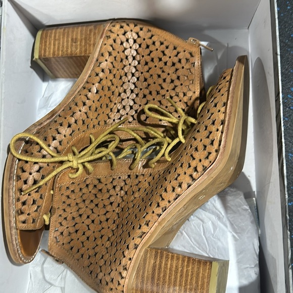 Jeffrey Campbell Heels - Picture 2 of 3